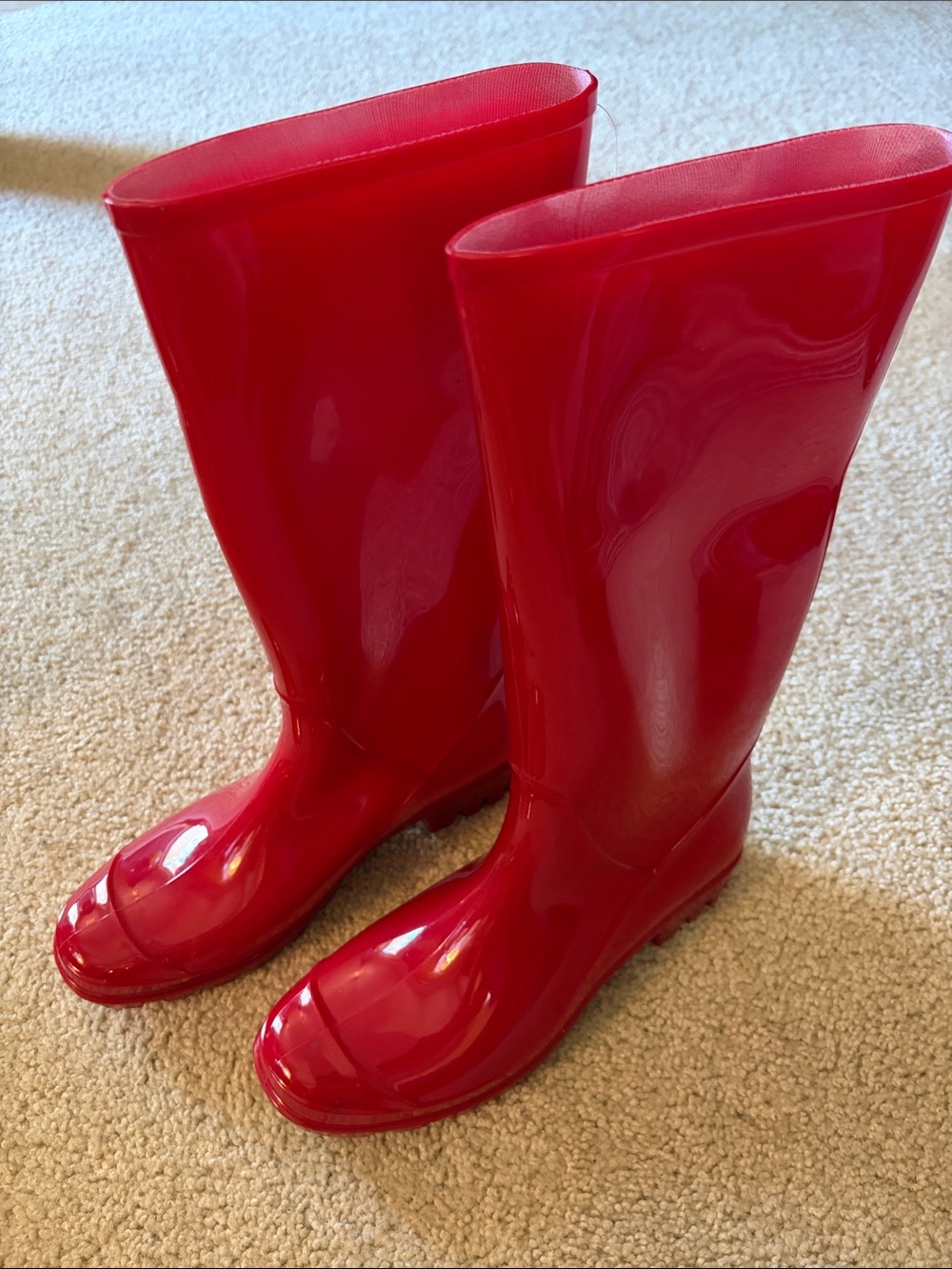 Easy USA Women’s Red Vibrant Glossy Rain Boots Size 8 - NWT